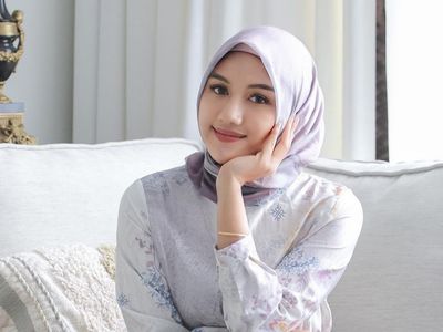 5 Gaya Hijab Erina Gudono Saat Ikut Kajian, Cantik dan Manglingi
