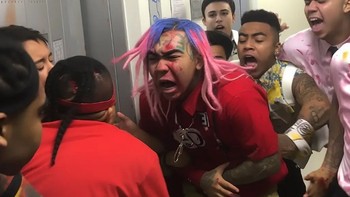 Tekashi 69 dibuat menjadi konselor alias guru BP di SMA. Foto: Instagram/Smoozus