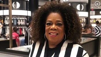 Foto Oprah Winfrey bekerja di Foot Locker tampak sangat realistis dibuat oleh seniman AI, Christian Smooth berbasis di Maryland, AS. Foto: Instagram/Smoozus