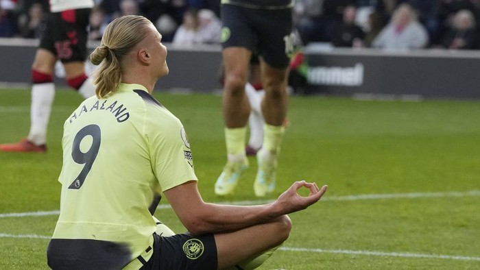 Manchester Citys Erling Haaland celebrates after scoring his sides third goal during the English Premier League soccer match between Southampton and Manchester City at St Marys Stadium in Southampton, England, Saturday, April 8, 2023. (AP Photo/Frank Augstein)