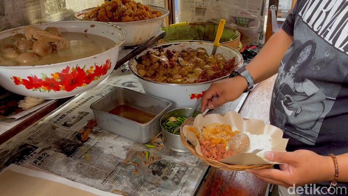 Gudeg Capitol yang terkenal di Bandung.