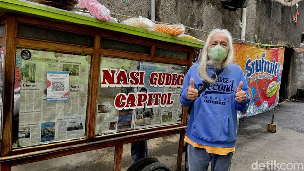 Gudeg Capitol yang terkenal di Bandung.
