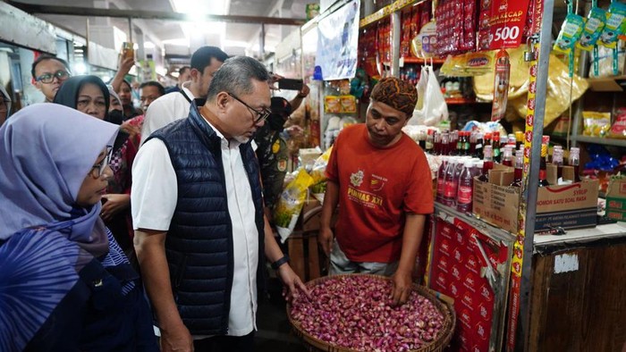 Harga Bapok Secara Nasional Cenderung Turun Mendag Zulhas mengungkapkan, dalam minggu ketiga bulan Puasa 2023 ini harga barang kebutuhan pokok (bapok) secara nasional terpantau turun.