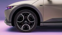 Hyundai Ioniq 5 Disney100 merupakan kendaraan yang dihadirkan khusus untuk memperingati 100 tahun berdirinya perusahaan Disney. Selain kendaraan, kerja sama tersebut mencakup periklanan, acara eksperiensial, konten, dan merchandising. Foto: dok. Hyundai Motor American