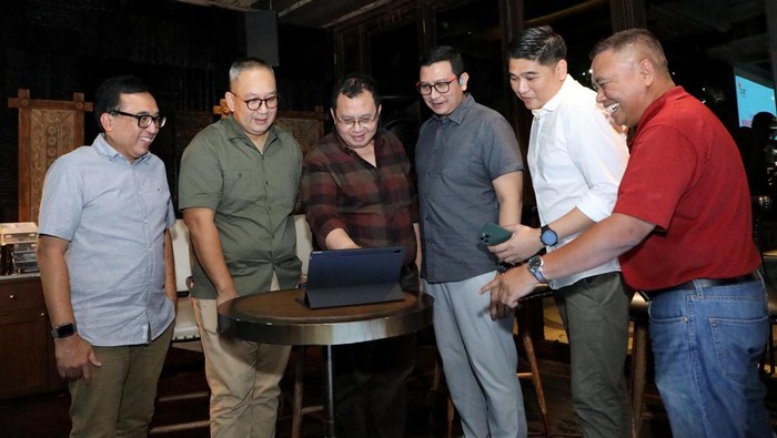 Integrasi IndiHome-Telkom Akan Lahirkan FMC PT Telkom Indonesia akan segera mengintegrasikan layanan IndiHome dengan Telkomsel yang segera rampung pada 1 Juli 2023. Hal itu guna mewujudkan inisiatif Fixed Mobile Convergence (FMC).