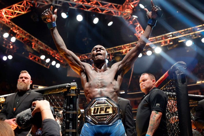 Kalahkan Alex Pereira, Israel Adesanya Juara UFC Lagi!