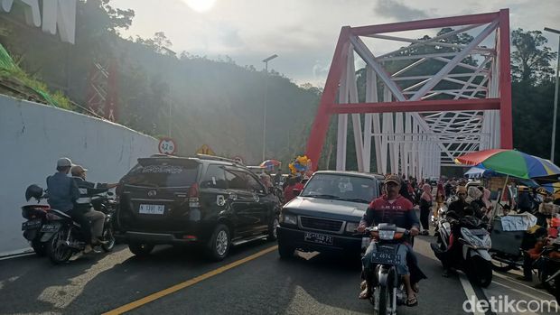 Jembatan Curah Kobokan Penghubung Lumajang-Malang tuntas dibangun.