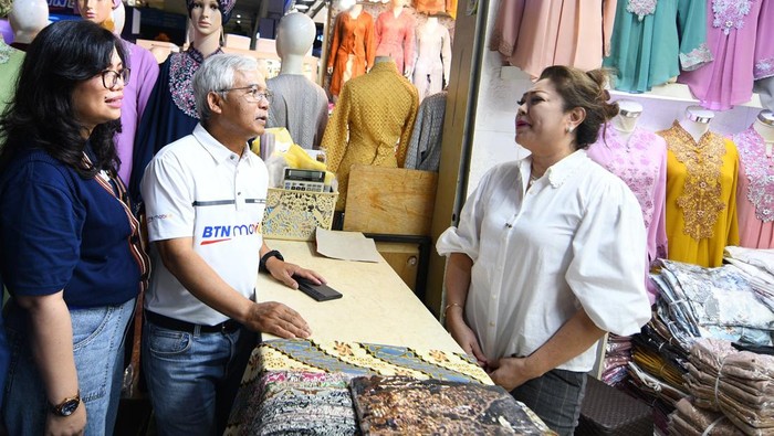 Kala Alan Budi Kusuma dan Susi Susanti Sambangi Tanah Abang Atlet Bulutangkis Nasional Peraih Medali Emas Olimpiade Barcelona 1992 Susi Susanti bersama Alan Budi Kusuma menyambangi Pasar Tanah Abang. Ngapain?