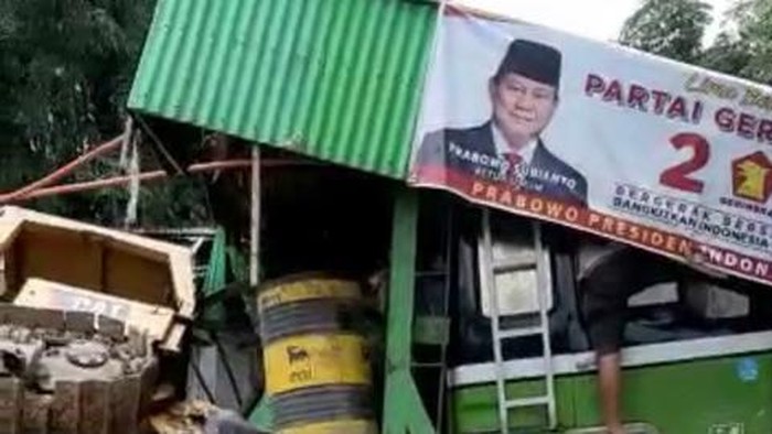 Kecelakaan beruntun di Nagari Panyalaian, Tanah Datar, Sumbar. (Foto: Istimewa)