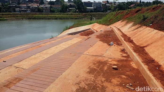 Kondisi Waduk Brigif yang disorot DPRD DKI (Adrial Akbar/detikcom)