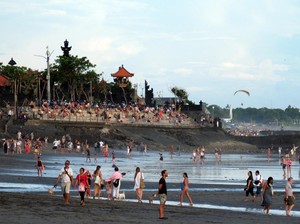Penerbitan Golden Visa untuk Menekan Turis Asing Berulah di Bali