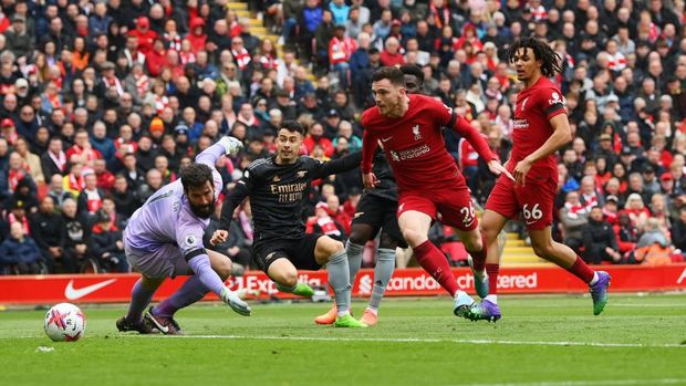 LIVERPOOL, ENGLAND - APRIL 09: Gabriel Martinelli of Arsenal scores the team's first goal as Alisson Becker of Liverpool fails to make a save during the Premier League match between Liverpool FC and Arsenal FC at Anfield on April 09, 2023 in Liverpool, England. (Photo by Shaun Botterill/Getty Images)