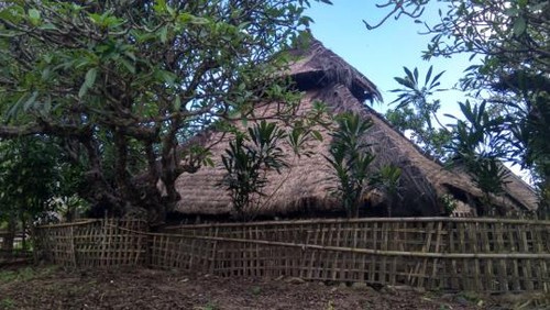 Masjid Kuno Gumantar merupakan salah satu masjid kuno tertua di Lombok, Nusa Tenggara Barat (NTB).