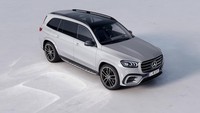 Mercedes-Benz GLS terbaru rencananya akan mulai diluncurkan di pasar Amerika Serikat per September 2023. Sementara itu, mobil ini akan mulai didistribusikan ke dealer per Oktober 2023 di pasar Eropa. Foto: Mercedes-Benz AG/Mercedes-Benz AG Communications