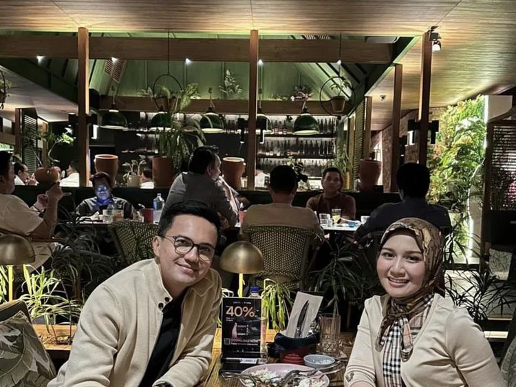 Mulai Go Public, Sahrul Gunawan Ajak Kekasih Baru dan Anaknya Makan