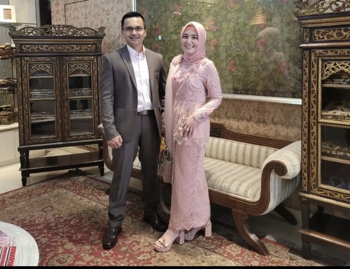 Mulai Go Public, Sahrul Gunawan Ajak Kekasih Baru dan Anaknya Makan Mulai Go Public, Sahrul Gunawan Ajak Kekasih Baru dan Anaknya Makan