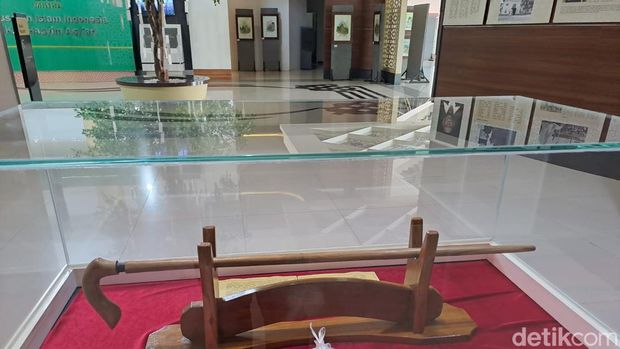 Museum KH Hasyim Asy'ari yang menyimpan sejumlah koleksi. Salah satunya tongkat milik pendiri NU tersebut.