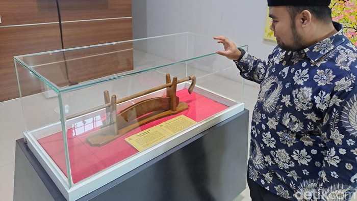 Museum KH Hasyim Asyari yang menyimpan sejumlah koleksi. Salah satunya tongkat milik pendiri NU tersebut.