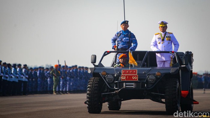 Panglima TNI Laksamana Yudo Margono menjadi Inspektur Upacara HUT ke-77 TNI AU hari ini. Upacara digelar di Lanud Halim Perdanakusuma, Jakarta.