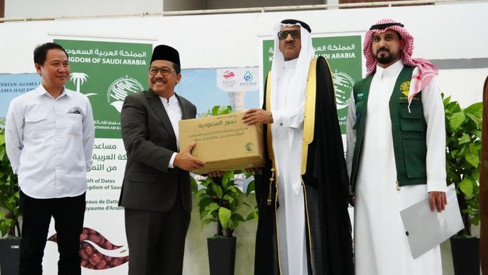 Penyerahan simbolis kurma 100 ton dari Raja Salman ke pemerintah Indonesia (istimewa)