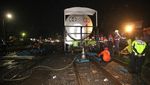 Potret Evakuasi Gerbong KA BBM yang Anjlok di Sidoarjo
