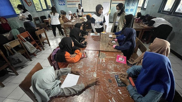 Sebanyak 200 anak pemulung yang berada di kawasan TPST Bantargebang, antusias mengikuti kegiatan 