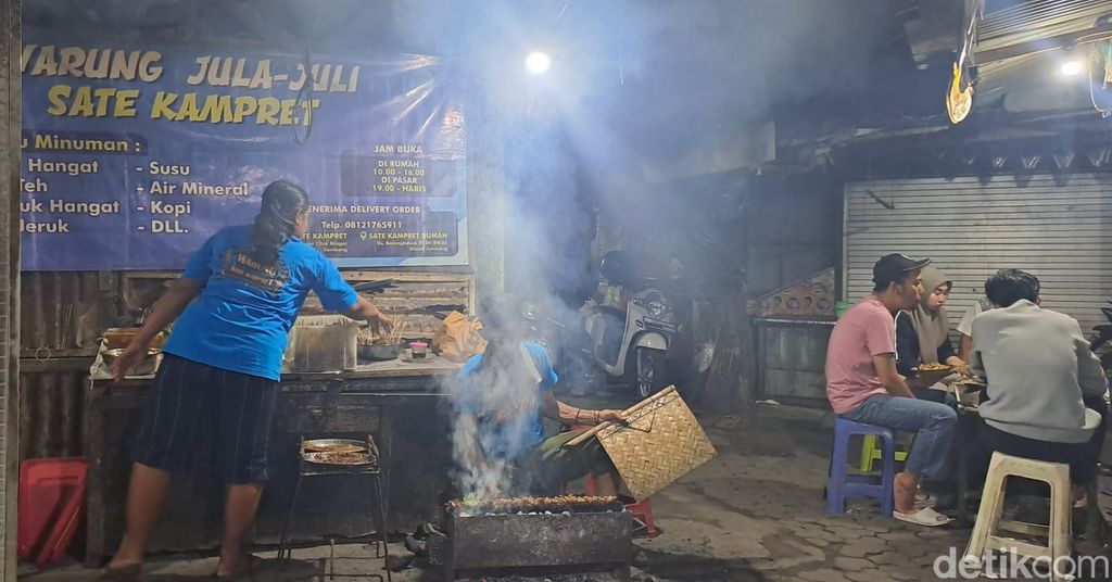 Sate Kampret yang legendaris di Jombang