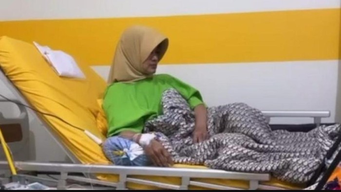 Kondisi terkini ibunda mendiang Julia Perez, Sri Wulansih usai ditabrak motor.