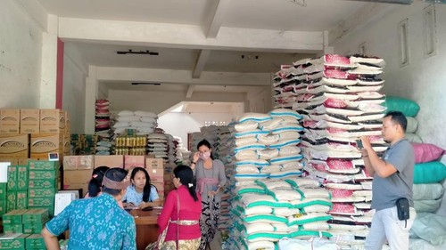 Tim Satgas Ketahanan Pangan Buleleng memantau sejumlah pasar dan distributor di Buleleng, Bali, Minggu (9/4/2023).
