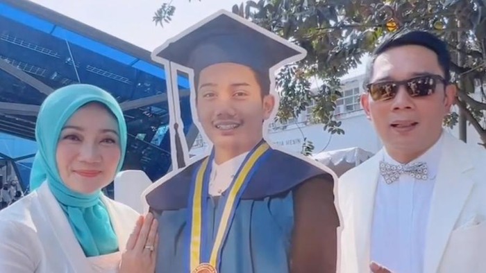 Wisuda Eril