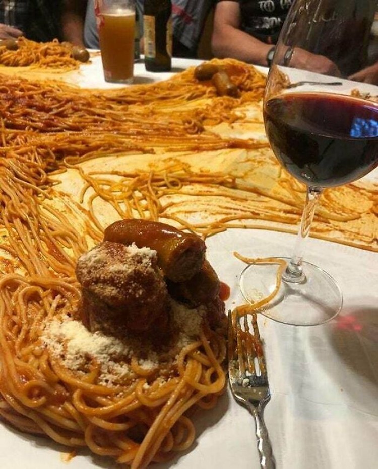 10 Hidangan di Restoran yang Bikin Pelanggannya Protes, Kenapa Begini, Sih? Plating atau mendekorasi makanan di atas piring dibutuhkan untuk membuat orang yang makan makin senang. Tapi nggak begini juga, kali...