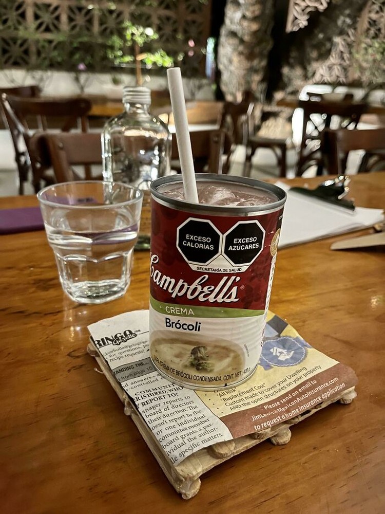 Plating atau mendekorasi makanan di atas piring dibutuhkan untuk membuat orang yang makan makin senang. Tapi nggak begini juga, kali...
