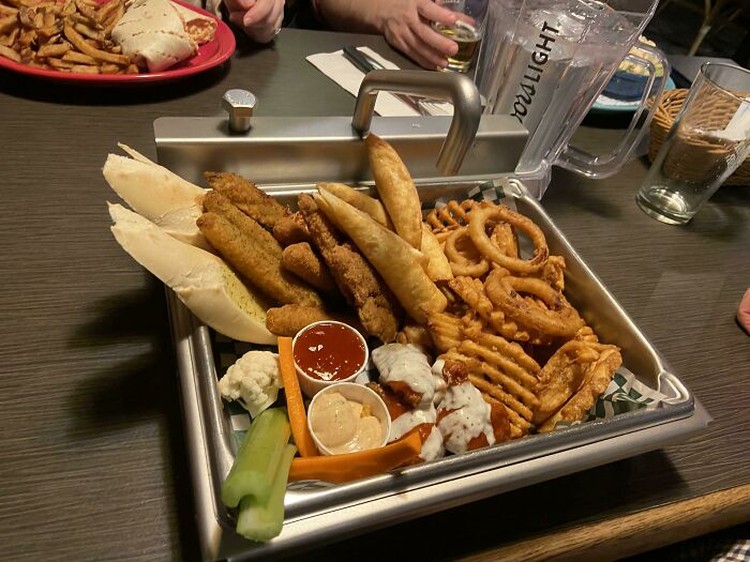 10 Hidangan di Restoran yang Bikin Pelanggannya Protes, Kenapa Begini, Sih? Plating atau mendekorasi makanan di atas piring dibutuhkan untuk membuat orang yang makan makin senang. Tapi nggak begini juga, kali...