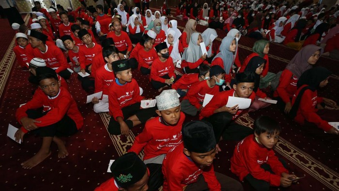 Pepsodent Herbal bersama Badan Amil Zakat Nasional (BAZNAS) memberikan santunan kepda anak yatim. Ada 1.000 anak yatim piatu dari Jabodetabek yang menerima santunan.