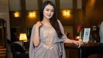 5 Potret Adelia Zizi yang Rindu Rebutan Gorengan Saat Bukber Keluarga