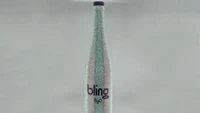 Dilapisi dengan kristal Swarovski air mineral ini dipatok dengan harga Rp 53 juta per botol. Air mineral dengan merek Bling H20 The Ten Thousand memang tampak seperti Sultan. Foto: Luxe Digital