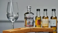 Tampil seperti whiskey, air mineral asal Skotlandia ini memiliki bentuk dan konsep yang unik. Harga yang harus dibayar untuk mencicipi air mineral ini sebesar Rp 894.000. Foto: Luxe Digital