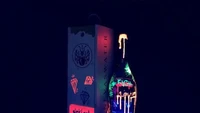 Botol air mineral NEVAS deklart dapat menyala dalam kegelapan. Untuk bisa memiliki sebotol air mineral ini harus rela membayar Rp 15,5 juta. Foto: Luxe Digital