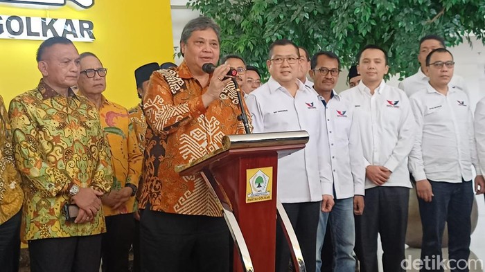 Airlangga Hartarto dan Hary Tanoesoedibjo