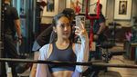 Pantas Body Goals! Intip Momen Anya Geraldine Olahraga Tenis sampai Berkuda