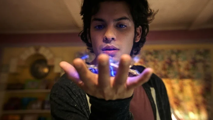 Adegan dalam trailer Blue Beetle.