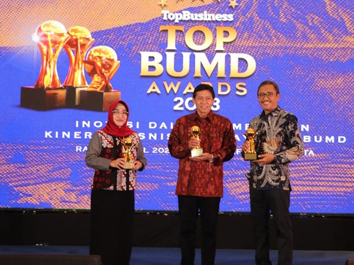 Borong 5 Penghargaan, Surabaya Raih Top BUMD Award 2023