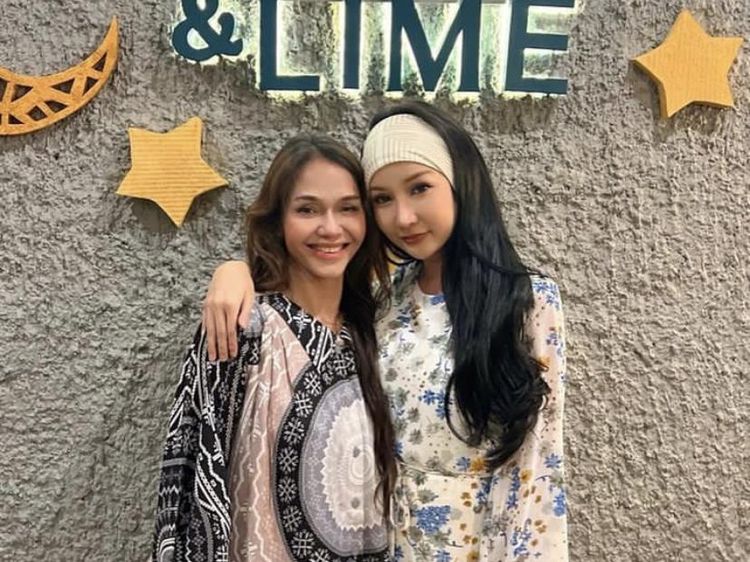 Bunda Corla Mudik ke Indonesia, Berbuka dengan Nasi Padang dan Kolak Pisang