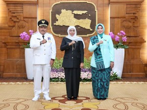 Lantik Marhaen Djumadi sebagai Bupati Nganjuk, Ini Pesan Khusus Khofifah