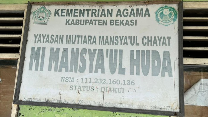 CT Arsa Foundation Kunjungi MI Mansya'ul Huda CT Arsa Foundation Kunjungi MI Mansya'ul Huda