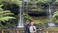 Kedua nenek-nenek ini bernama Ellie Hamby, seorang fotografer dokumenter dan Sandy Hazelip yang merupakan dokter dan dosen. Mereka berdua berambisi berkeliling dunia dalam 80 hari.Tak hanya omongan belaka, mereka telah memulai petualangan mereka sejak 11 Januari lalu.