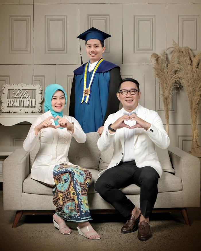 Eril diwisuda di ITB