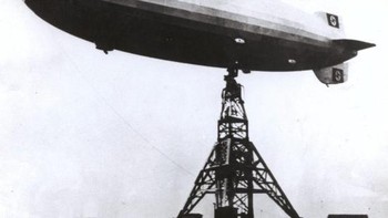 Itu adalah gambar pesawat penumpang Jerman bernama Hindenburg. Foto ini diambil di New Jersey beberapa saat sebelum jatuh dan terbakar. Dalam kecelakaan itu, 36 nyawa melayang. Itu adalah salah satu bencana pesawat paling mematikan dalam sejarah. Foto: Reddit