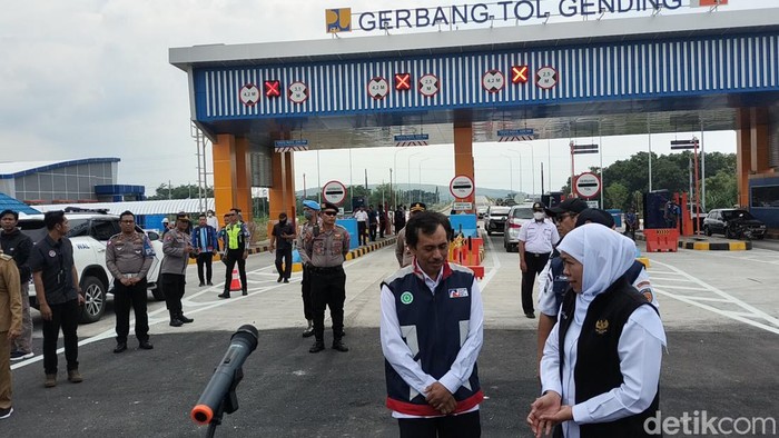 Gubernur Khofifah mengunjungi Tol Paspro di Gending Probolinggo