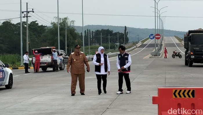 Gubernur Khofifah meninjau Tol Paspro Gending